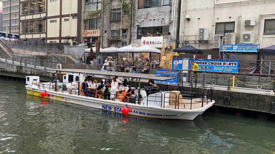 Osaka: Dotonbori District River Cruise with Drink Discount - Commentary, music, and the personality of the crew