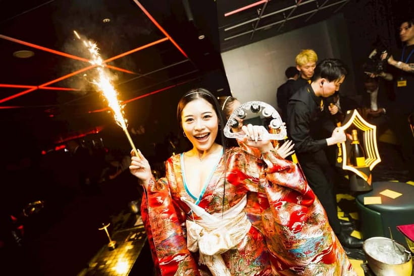Osaka Dotonbori:GIRAFFE Nightclub Ticket with Drink/VIP Plan - Music, stage shows, and the international crowd