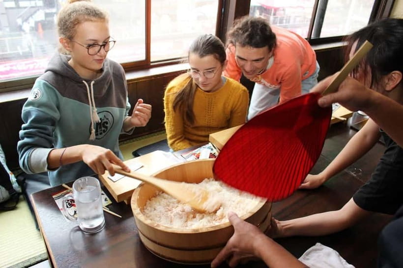Osaka Dotonbori: Hand Roll Sushi Experience - Why the sushi rice lesson matters