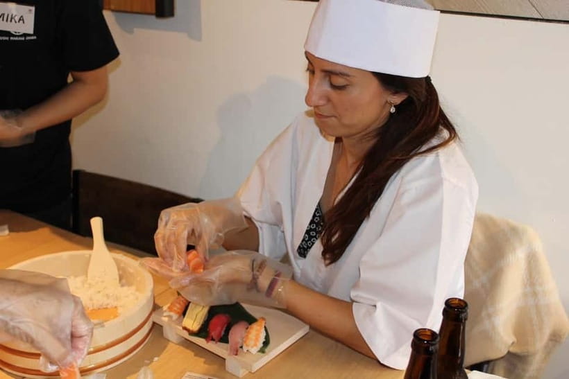 Osaka Dotonbori: Sushi Making Experience - Sake, sushi cosplay, and the photo session
