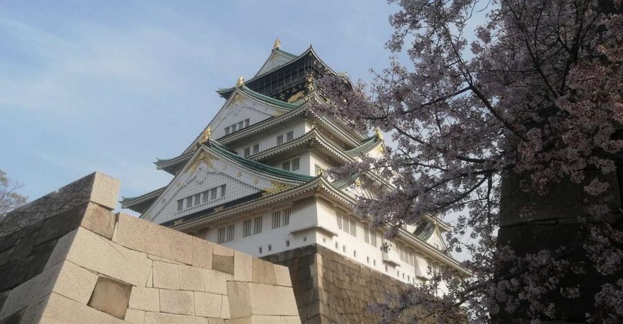 Osaka: Five Must-See Highlights Walking Tour & Ramen Lunch - Osaka Castle: views and Sengoku stories