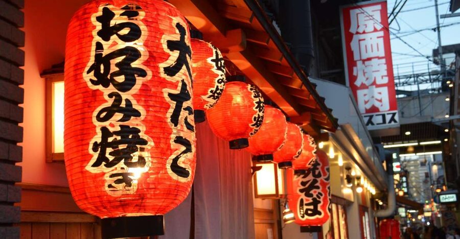 Osaka: Food Tour at Night with Tastings - What the local guide adds