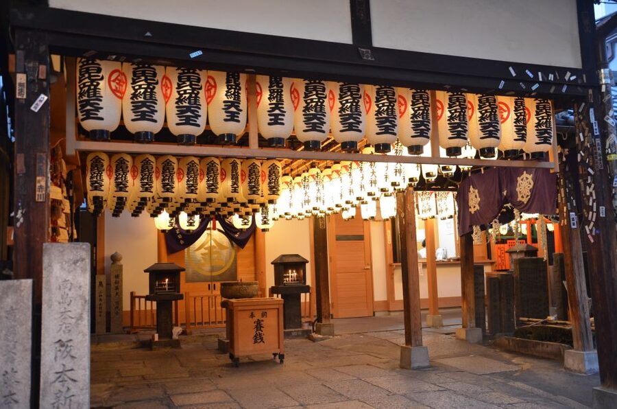 Osaka: Food Tour at Night with Tastings - Timing, transport, and small details that matter