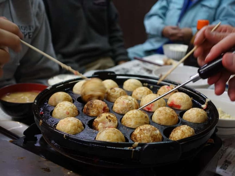 Osaka: Food Tour Kuromon Market & Dotonbori with Guide - Why this Osaka food walk works well