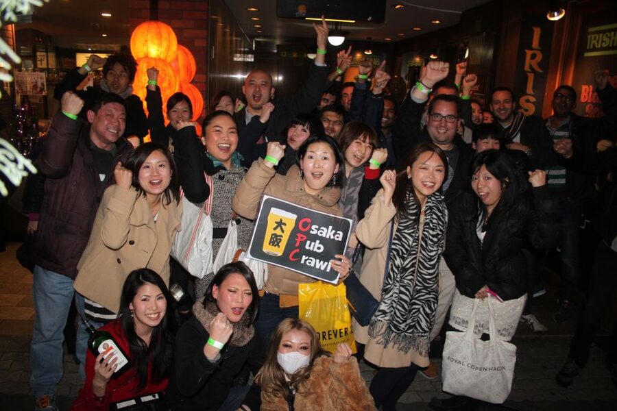Osaka: Guided Pub Crawl - The first stop: a relaxed start with games and welcome shots