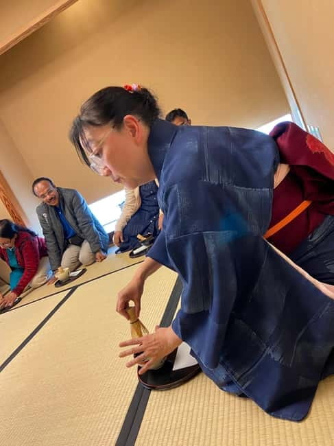 Osaka; Japanese Tea ceremony experience, Macha and Sencha - Watching the matcha ceremony in the tatami room