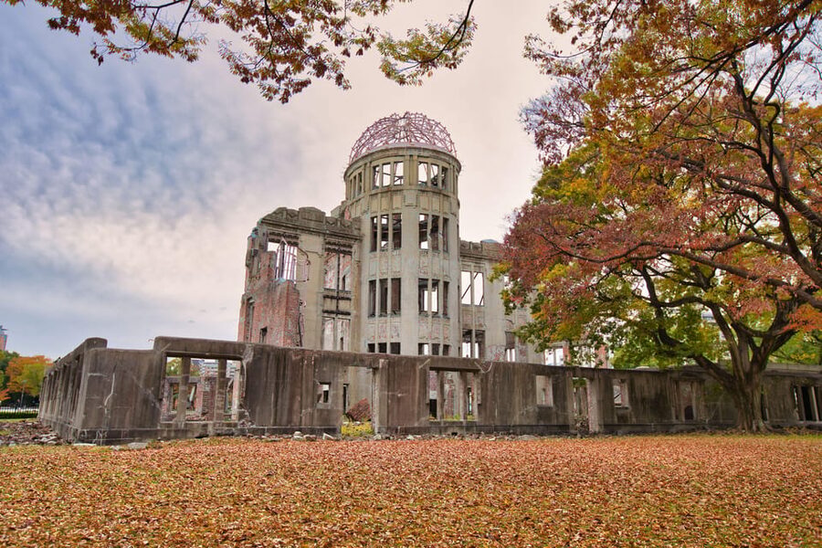 Osaka/Kyoto: Hiroshima Miyajima Bus Tour & Shinkansen Ticket - Hiroshima Castle and the road into the city