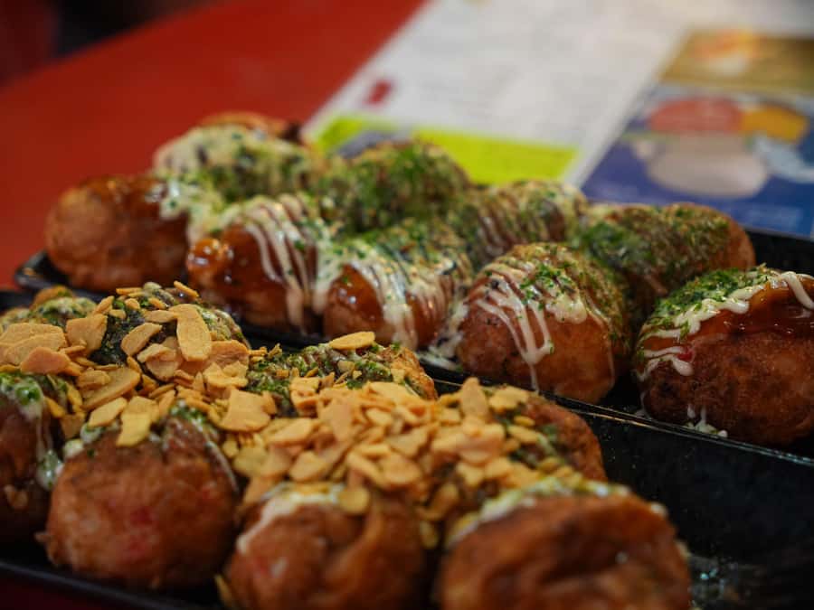 Osaka Morning Tour: Shitennoji Temple, Shinsekai &Doutonbori - Tennoji Park, a quiet opening in the city
