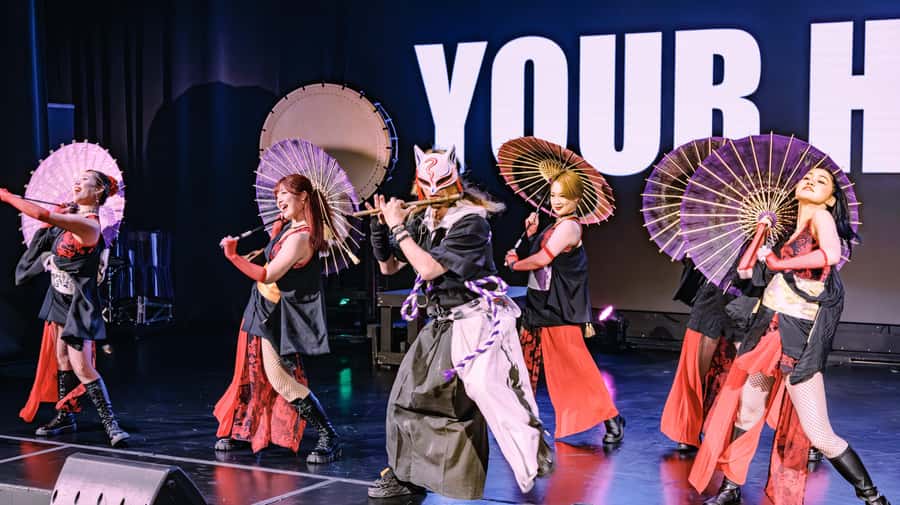 OSAKA NIGHT FUSION Japanese Taiko Kabuki Samurai Dance Show - A 50-minute show that fits an Osaka evening