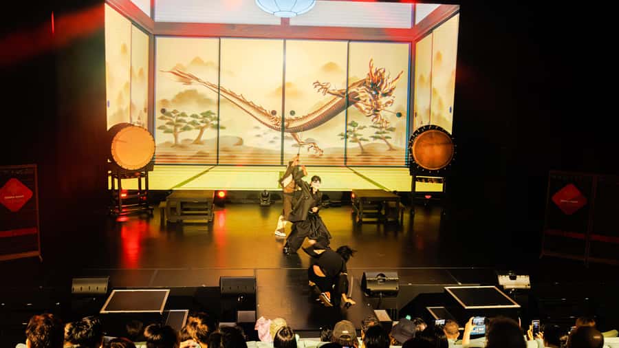 OSAKA NIGHT FUSION Japanese Taiko Kabuki Samurai Dance Show - Who will enjoy this show most?
