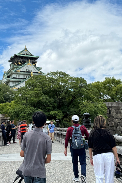 Osaka: Osaka Castle & Historical Museum Guided Tour - Hokoku Shrine and the Toyotomi connection