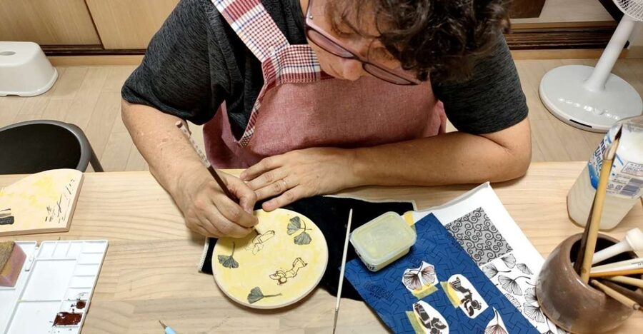 Osaka: Private Ceramic Painting Workshop - Choosing a Japanese design for your dish