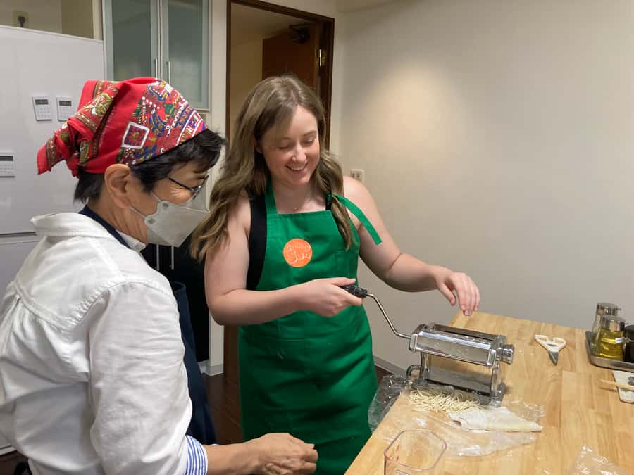 Osaka: Ramen and Gyoza Cooking Class in Dotonbori - Two instructors for a small group