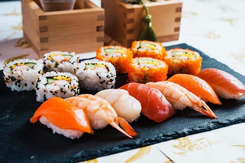 Osaka: Roll and Authentic Sushi Making Class in Dotonbori - The quiz that turns sushi history into a conversation
