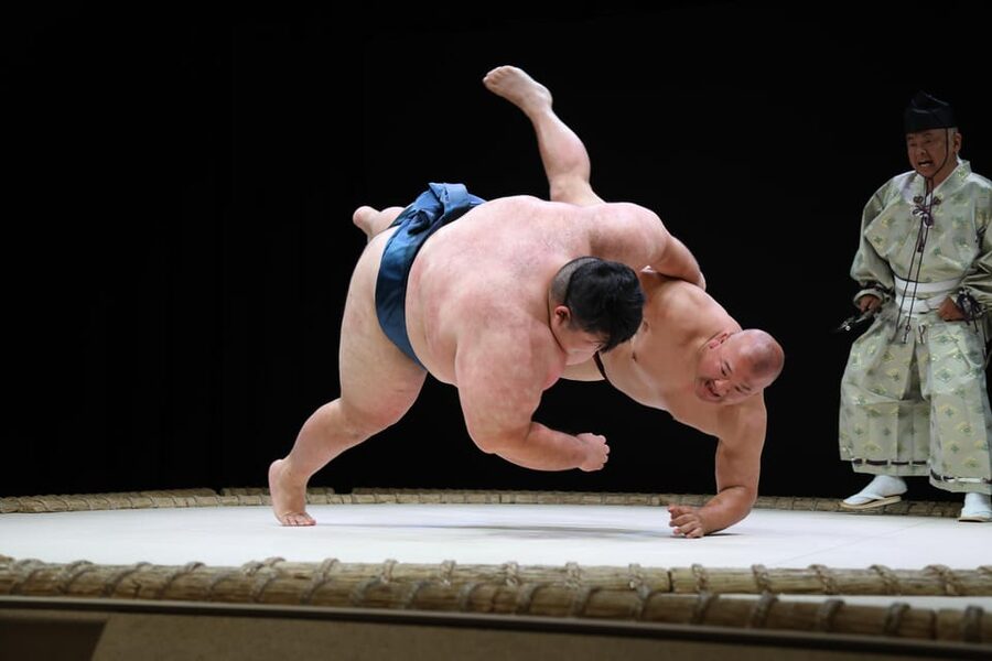 Osaka: Sumo Stage Show with Bento or Snack + Fight & Photo - Key points at a glance