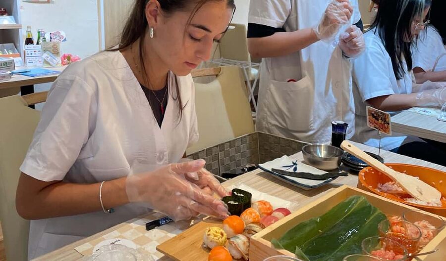 Osaka: Sushi Making in Spacious Studio (SAME-DAY OK!) - A spacious studio near Namba
