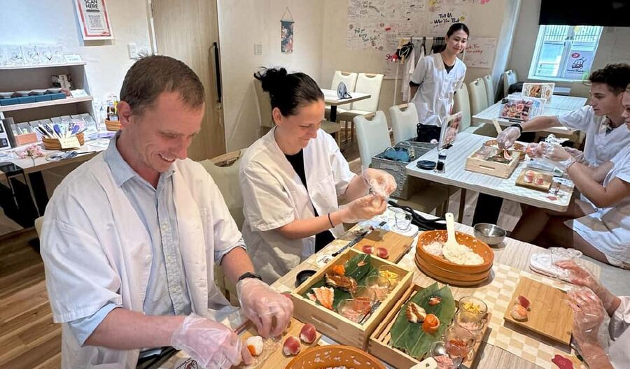 Osaka: Sushi Making in Spacious Studio (SAME-DAY OK!) - Vegetarian planning and food concerns