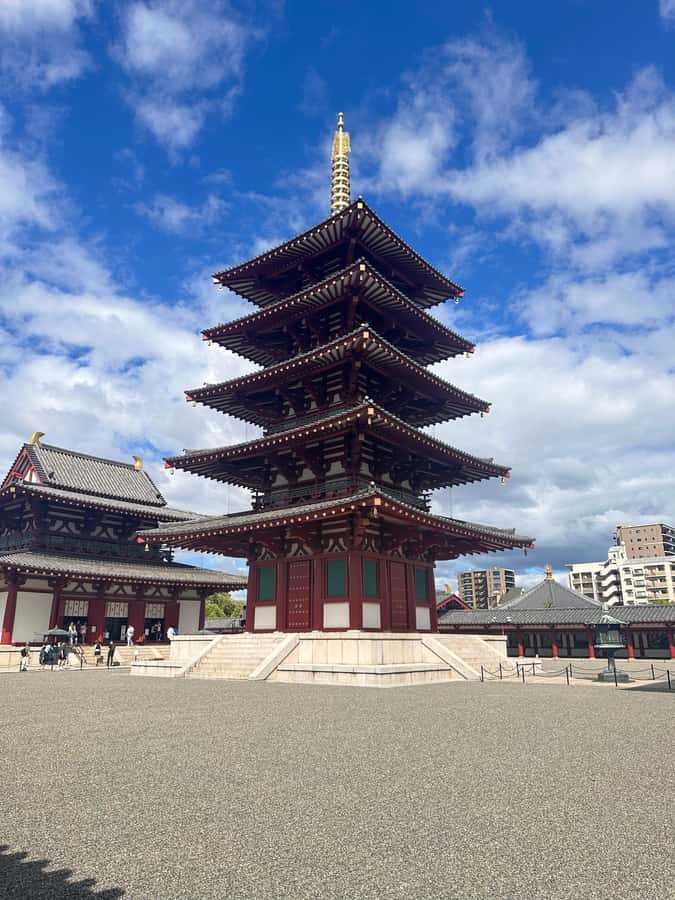 Osaka: Visit the must-see places. - Shitennoji Temple and Japan’s Buddhist beginnings