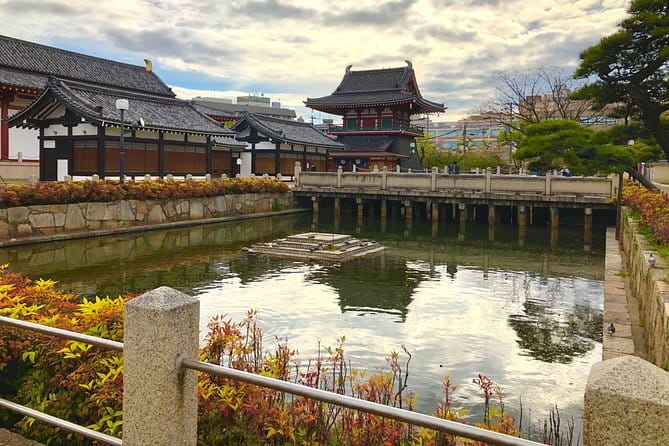 Osaka: Walking Tour to Local Gems, Food & Culture - Shinsaibashi and the opening walk