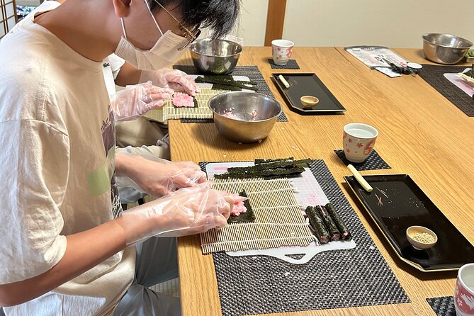 Private Art Sushi Roll Class in Kyoto - Getting there and keeping the timing right