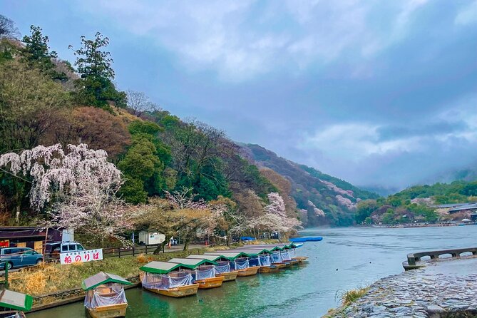 Private car tour Let's uncover secrets of majestic Kyoto history - Yasakanoto and the need to confirm the exact route