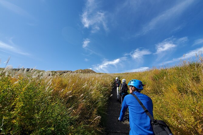 Private E-MTB guided cycling around Mt. Aso volcano & grasslands - What the private format adds