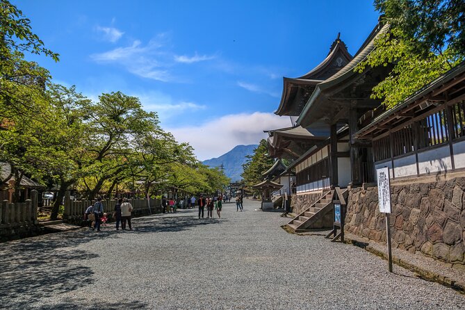 Private guided tour: Mt. Aso volcano, grasslands, Aso Shrine - Monzenmachi brings the volcano down to street level