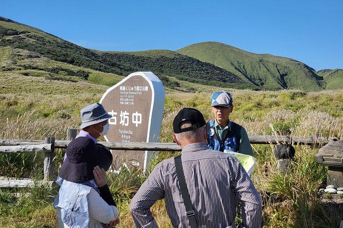 Private guided tour: Mt. Aso volcano, grasslands, Aso Shrine - A private car makes the timing practical