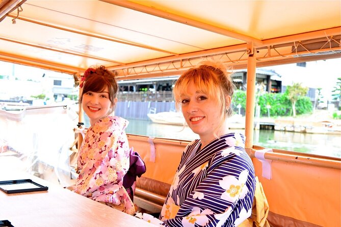 Private Kimono Elegant Experience in the Castle Town of Matsue - Choosing your kimono at Horikawa Komachi