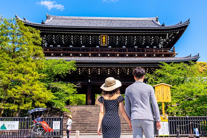 Private Photoshoot Experience in Kyoto ( Gion ) - Yasaka Koshindo’s colorful visual break
