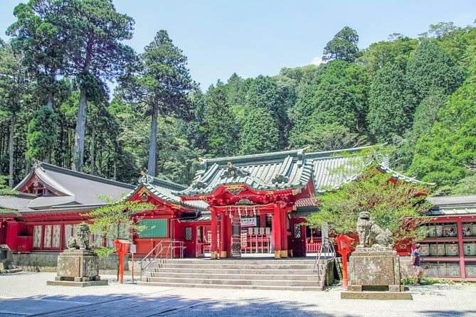 Private Tour - Hakone Day Trip! A Tour to Explore All Must-Sees! - Hakone Shrine and the torii on Lake Ashi