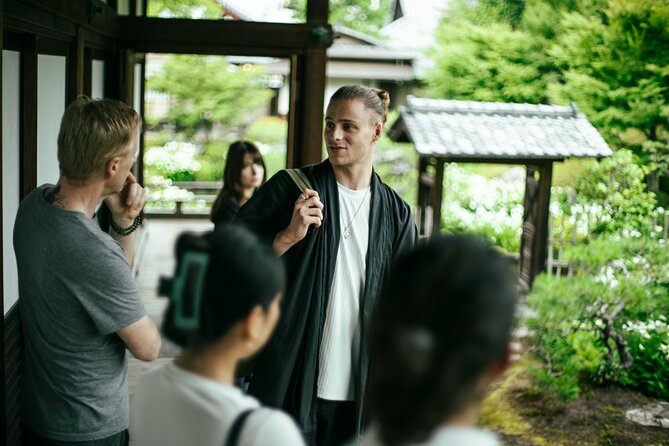 Private Walking Tour in Gion and Higashiyama - Gion and the world of geisha