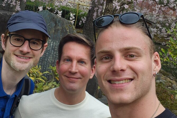 Private Walking Tour in Gion and Higashiyama - Maruyama Park adds trees and breathing room