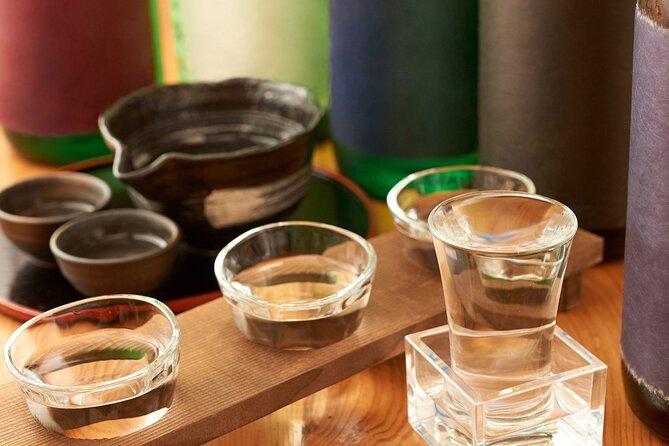 Ramen and Sushi Cooking Class with Sake Pairing Set in Tokyo - Making sushi with close instruction