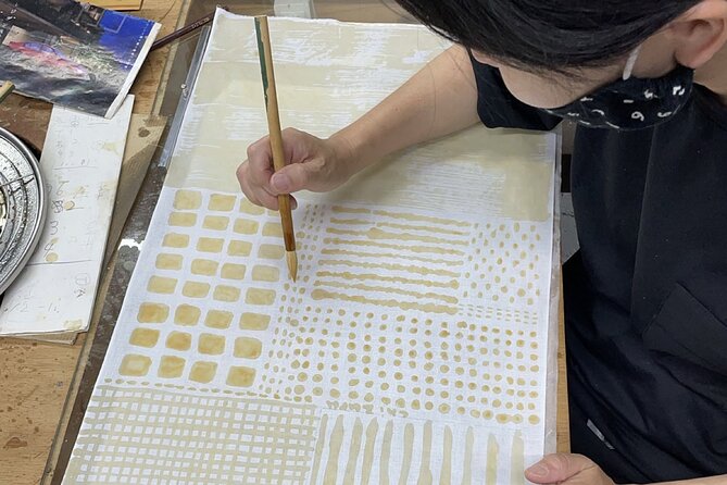 Roketsu dyeing experience: M course Roketsu Dyeing Experience - The bucket dyeing reveals the pattern