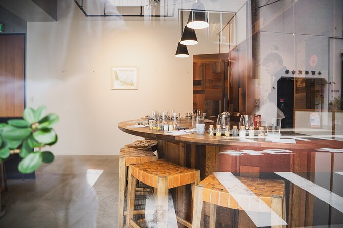 Sake Omakase in Tokyo: Guided Tasting by Certified Sommeliers - Four courses, seven pours, and a useful tasting progression