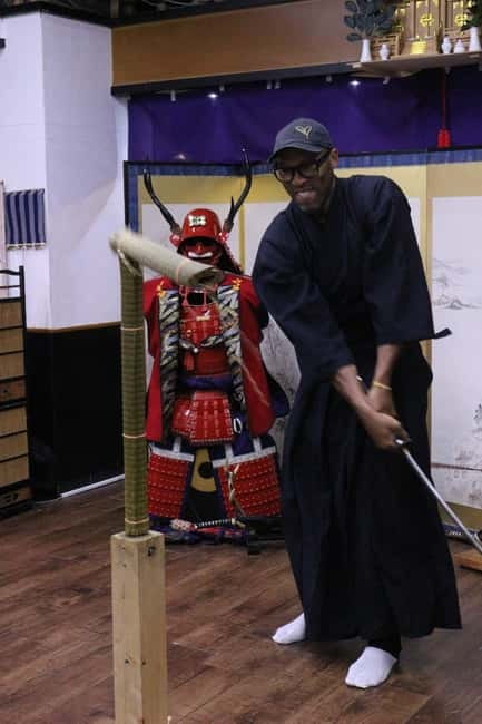 Samurai Armor & Sword experience with phot near Osaka Castle - Learning battou, chiburui, and nottou