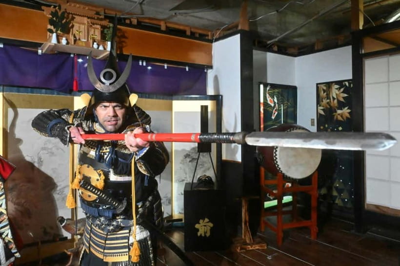 Samurai Armor & Sword experience with phot near Osaka Castle - Why the bow comes before the sword