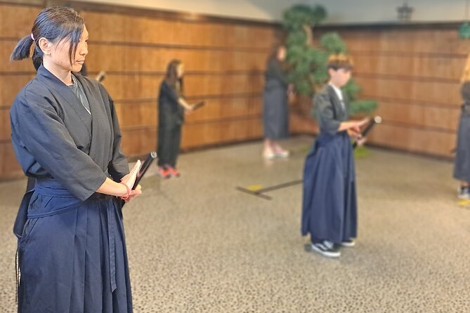 Samurai Sword Experience (Family Friendly)at SAMURAI MUSEUM KYOTO - Learning the basic sword form