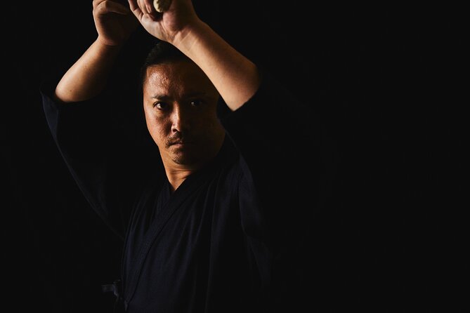 Samurai Training Experience KENDO in Osaka - Changing into kendo uniform and armor