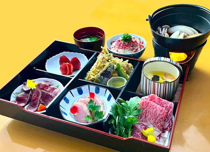 Sapporo: Sumo Show Experience with Japanese food & Photo - The main bout with retired wrestlers