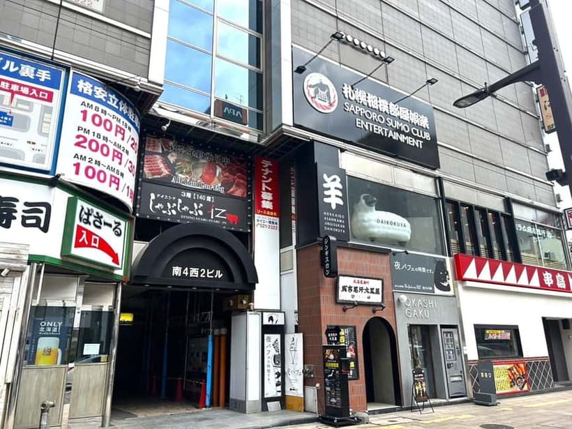 Sapporo: Sumo Show Experience with Japanese food & Photo - Your chance to enter the dohyo