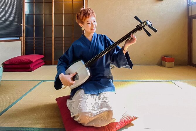 Shamisen Experience in Kyoto 【Private】 - Your First Steps: Posture, Tuning, and Basic Technique