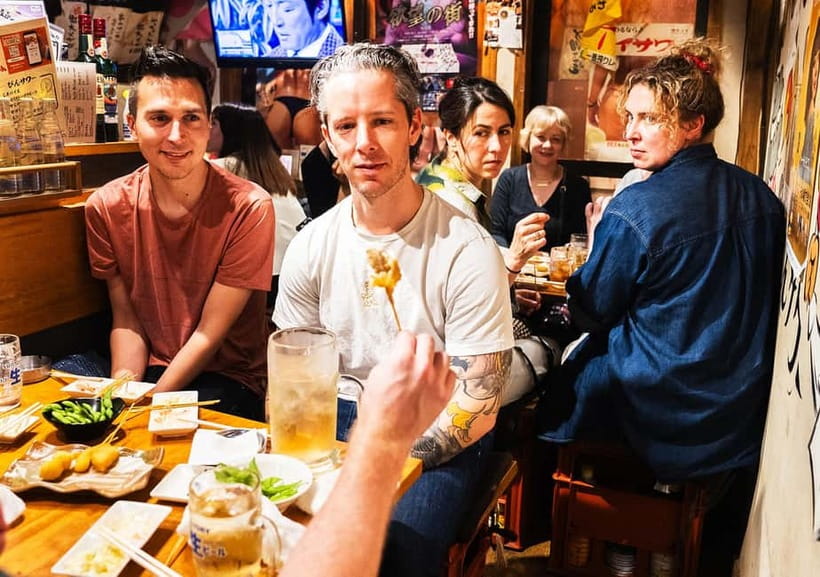 Shinjuku: Food Tour - 15 Dishes at 4 local eateries - The guide makes the difference
