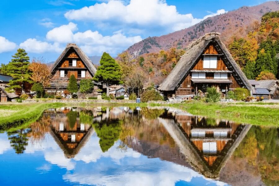 Shirakawago&HidaTakayama&GujoHachiman 1 Day Tour from Nagoya - Guides, languages, and the human side of the day