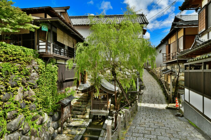 Shirakawago&HidaTakayama&GujoHachiman 1 Day Tour from Nagoya - Food, spending, and what to bring