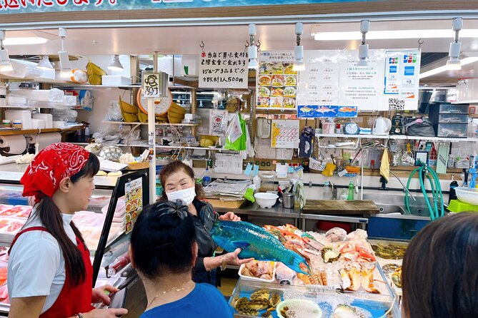 Sushi Making Experience Class in Naha Makishi Public Market - Learning to shape eight pieces of sushi