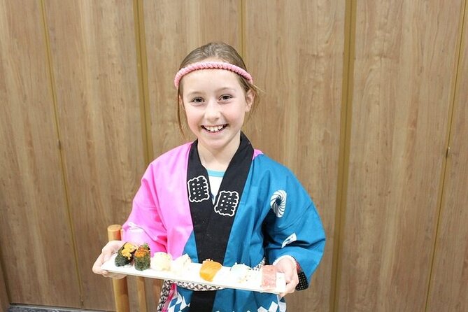 Sushi Making Experience Luxury Course in Nara - Step 4: Shaping nigiri by hand