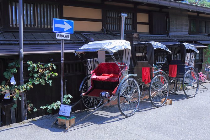 Takayama and Shirakawago/Photoshoot by professional photographer - Inside Wada House, you see how the homes work