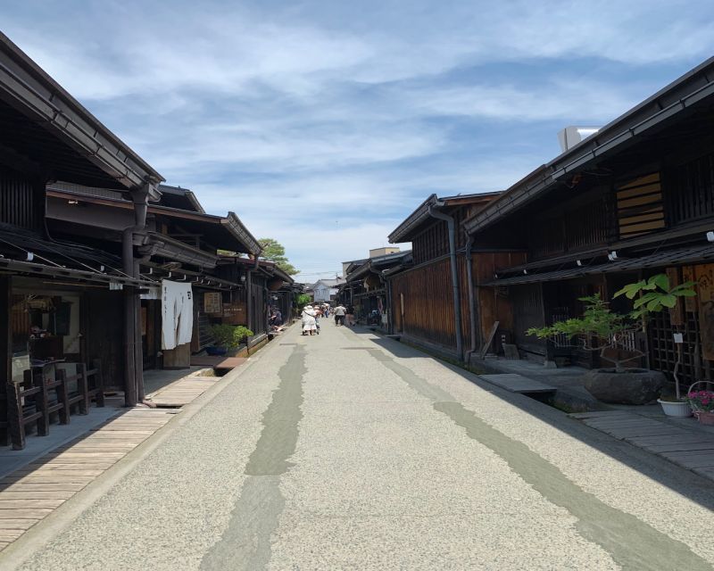 Takayama: Edo-Period Old Town Walking Tour - Key points at a glance